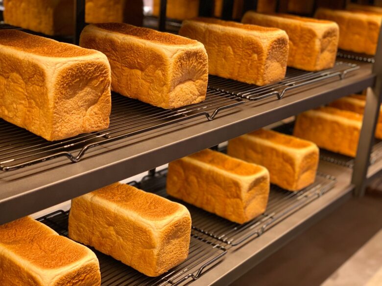 毎日焼きたてのパンは約50種類以上