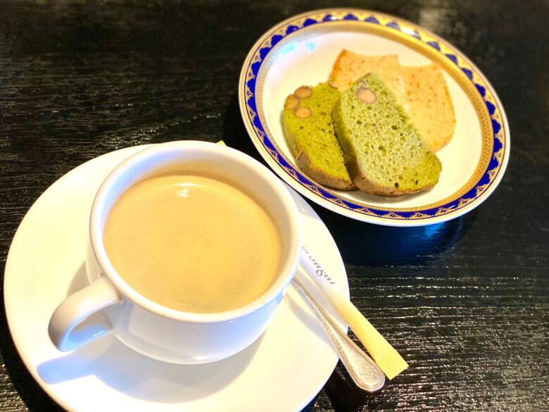 ホテルエルシエント京都の朝食バイキングのコーヒーとデザート