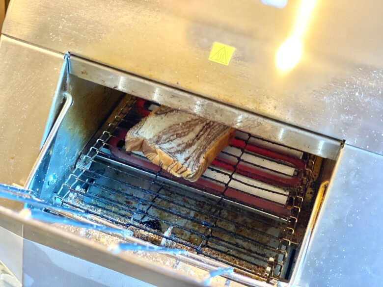 ホテル京阪京都八条口の朝食バイキングにあるパンを焼く機械
